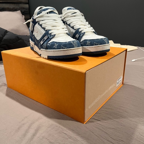Louis Vuitton Trainers - Picture 2 of 12